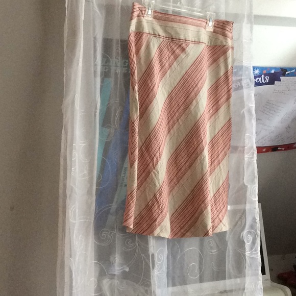 Pink and white skirt - Picture 1 of 4